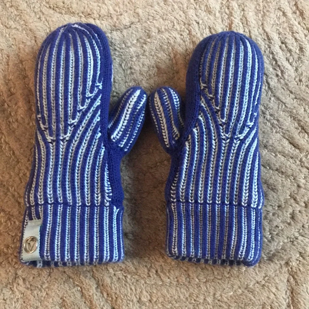 IVIVVA by Lululemon Girls XS/S Snow Salutation Fleece Backed Mittens